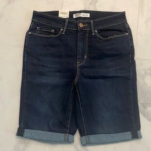 NWT Women’s Mid-Rise Denim Bermuda Shorts size 4 W27 | Signature By Levi Strauss